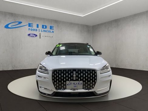 Used 2025 Lincoln Corsair Reserve image 4