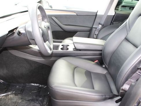 Used 2024 Tesla Model Y Long Range image 28