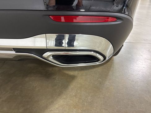 Used 2025 Mercedes-Benz GLC 350e 4MATIC image 7