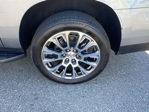 Used 2025 GMC Yukon XL Denali AWD/4WD image 32