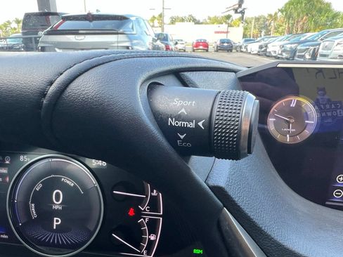 Used 2019 Lexus ES 300h Ultra Luxury w/ Accessory Package 2 FWD image 44