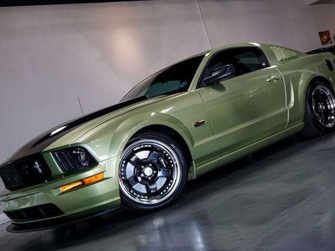 Used 2005 Ford Mustang GT RWD image 74