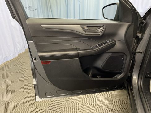 Used 2025 Ford Escape Active image 11