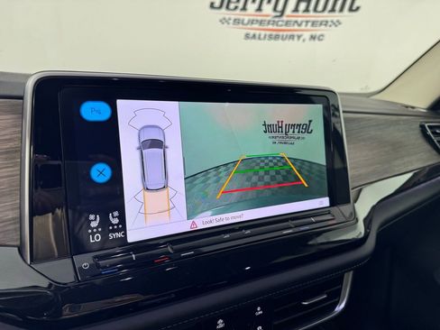 Used 2025 Volkswagen Atlas SEL image 19