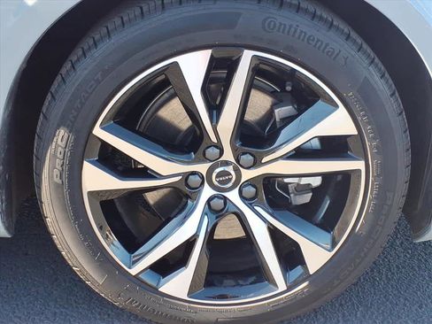 Used 2025 Volvo S60 B5 Core image 9