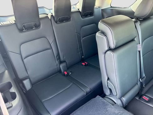 Used 2025 Nissan Pathfinder SL w/ Lighting Package (N92) image 27