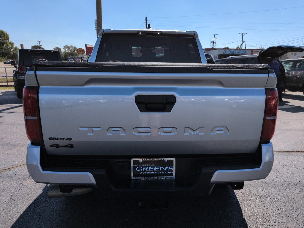 Used 2024 Toyota Tacoma TRD Off-Road AWD/4WD image 4