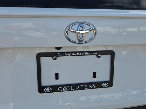 Certified 2025 Toyota RAV4 XLE FWD image 28