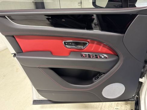 Used 2023 Bentley Bentayga image 15