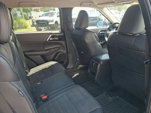 Used 2024 Mitsubishi Outlander SE AWD/4WD image 19