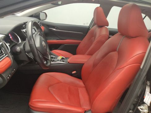 Used 2018 Toyota Camry XSE image 17