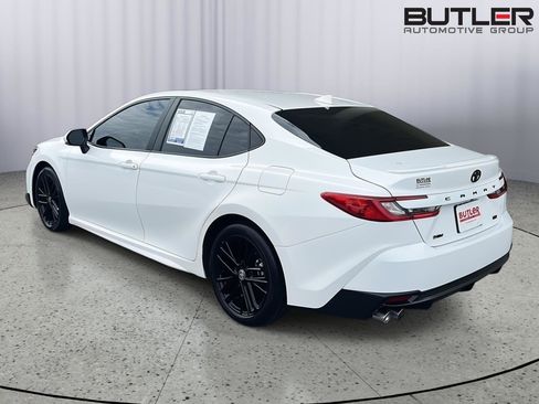 Used 2025 Toyota Camry SE w/ Convenience Package image 4