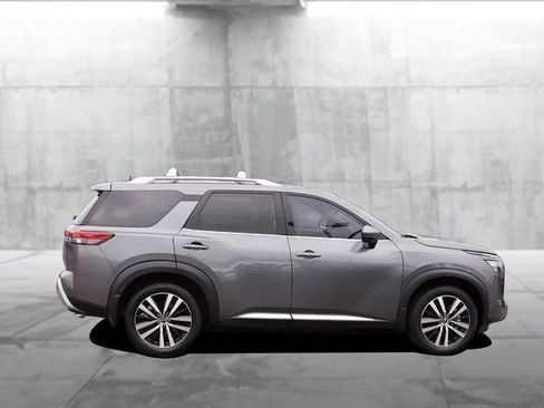 Certified 2025 Nissan Pathfinder Platinum w/ Cargo Package FWD image 5