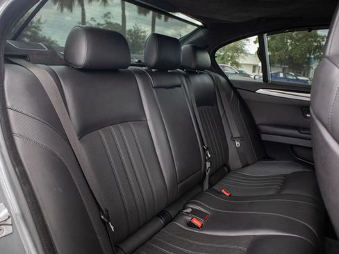 Used 2013 BMW M5 RWD image 22