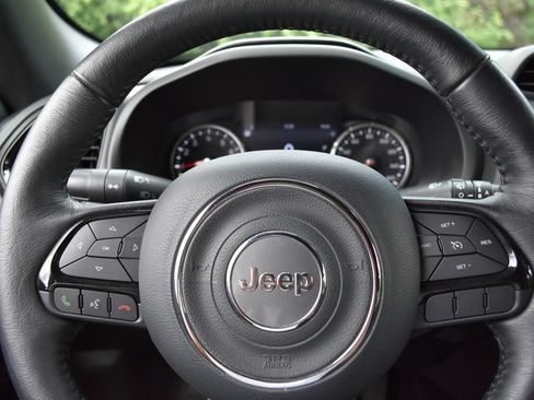Used 2022 Jeep Renegade Altitude w/ Convenience Group AWD/4WD image 13