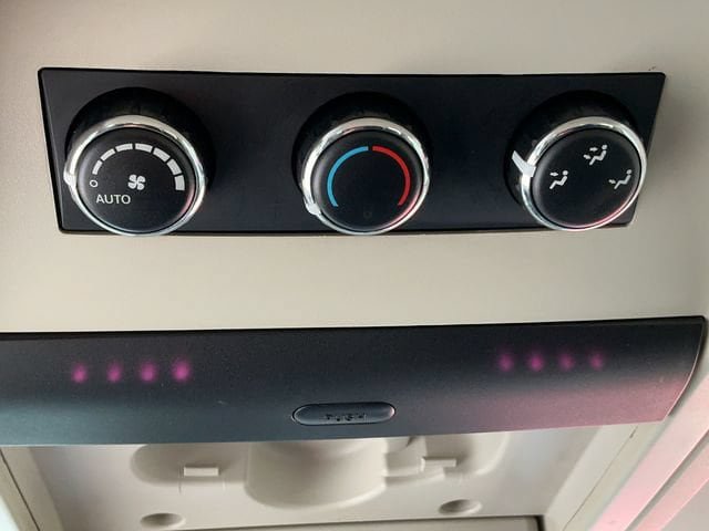 Used 2012 Chrysler Town & Country Touring w/ Entertainment Group #1 FWD image 25