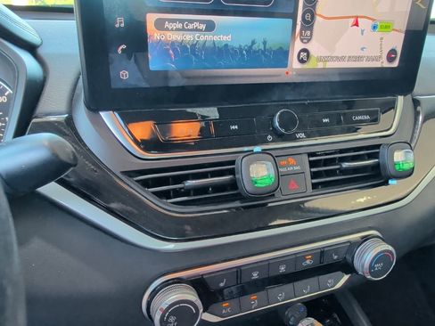 Used 2023 Nissan Altima 2.5 SR w/ SR Premium Package image 11