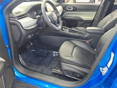 Certified 2025 Jeep Compass Limited image 27