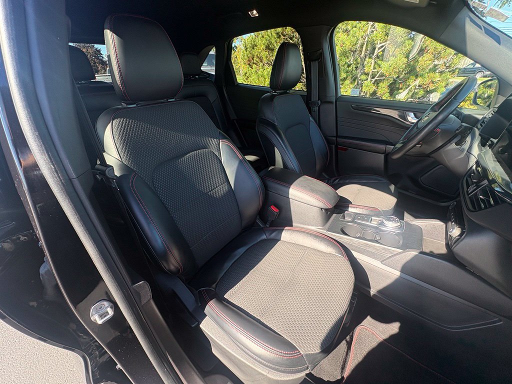 Used 2023 Ford Escape ST-Line w/ Tech Pack #1 AWD/4WD image 27