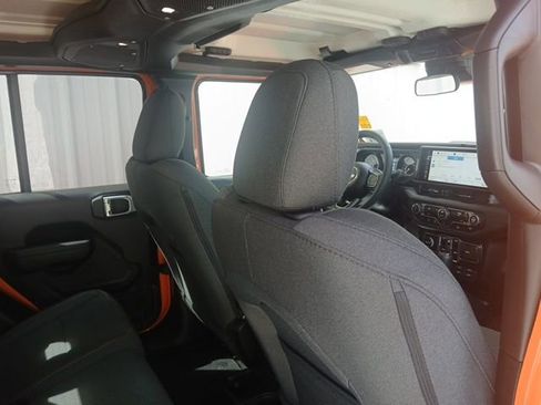 New 2025 Jeep Gladiator Sport image 25