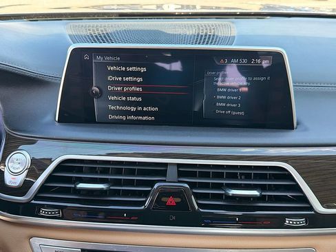 Used 2016 BMW 750i image 30