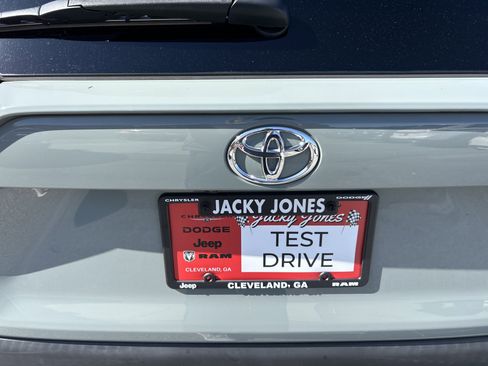 Used 2020 Toyota RAV4 XLE image 43