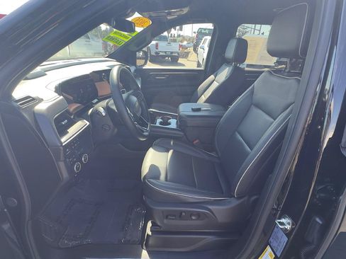 Used 2025 Chevrolet Suburban Premier AWD/4WD image 15