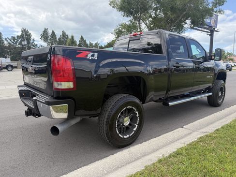 Used 2011 GMC Sierra 2500 SLE w/ SLE Preferred Package image 4