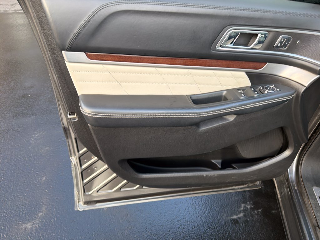 Used 2017 Ford Explorer Platinum AWD/4WD image 10
