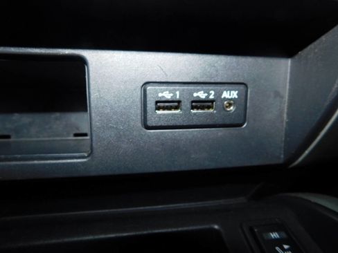 Used 2019 Nissan Titan SV w/ SV Convenience Package image 15