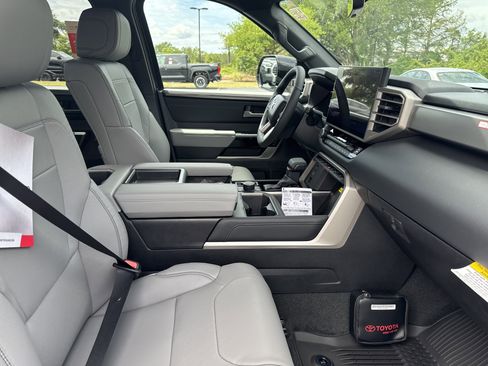 New 2026 Toyota Tundra Limited AWD/4WD image 32