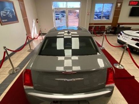 Used 2017 Chrysler 300 Limited w/ Value Package image 5