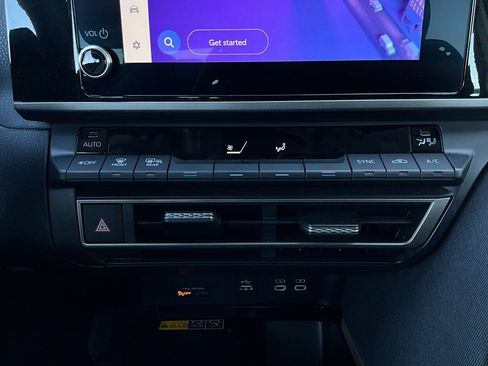 Used 2025 Toyota Camry LE image 26