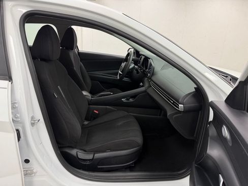 Used 2021 Hyundai Elantra SEL FWD image 8