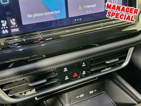 Used 2025 Volkswagen Atlas SE FWD image 17