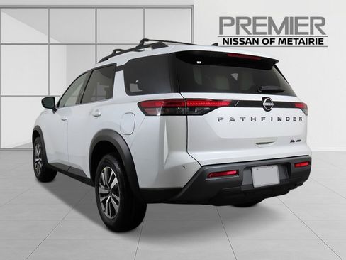 New 2026 Nissan Pathfinder SL image 3