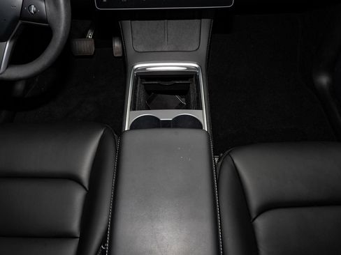 Used 2024 Tesla Model Y Long Range image 24