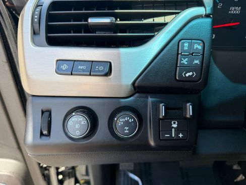 Used 2018 GMC Yukon Denali w/ Denali Ultimate Package AWD/4WD image 30