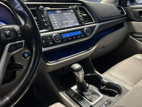 Used 2018 Toyota Highlander AWD V6 image 20