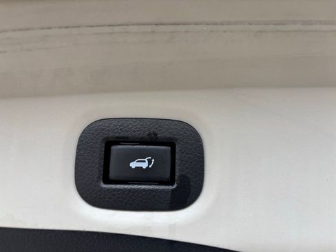 Used 2020 Nissan Rogue SV image 32