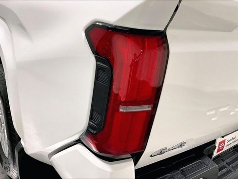 Certified 2025 Toyota Tacoma SR5 AWD/4WD image 30