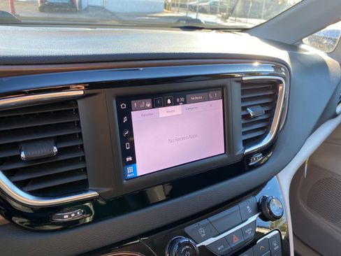 Used 2024 Chrysler Voyager LX image 22