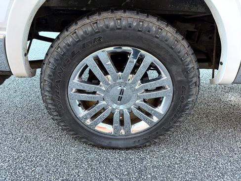 Used 2007 Lincoln Mark LT 4x4 image 22