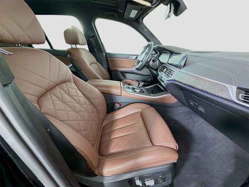 Used 2023 BMW X5 M50i w/ Climate Comfort Package image 31