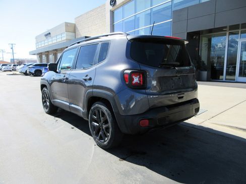 Used 2018 Jeep Renegade Altitude w/ UConnect 8.4 Nav Group image 5