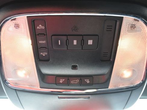 Used 2019 Jeep Grand Cherokee Limited w/ Trailer Tow Group IV AWD/4WD image 32
