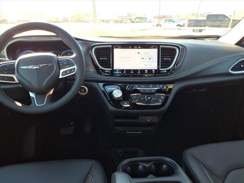 New 2026 Chrysler Pacifica Select image 8