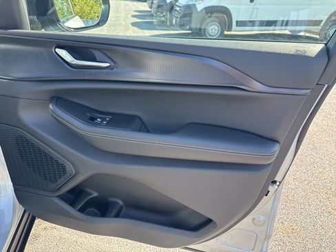 New 2025 Jeep Grand Cherokee Altitude w/ Trailer Tow Package image 20