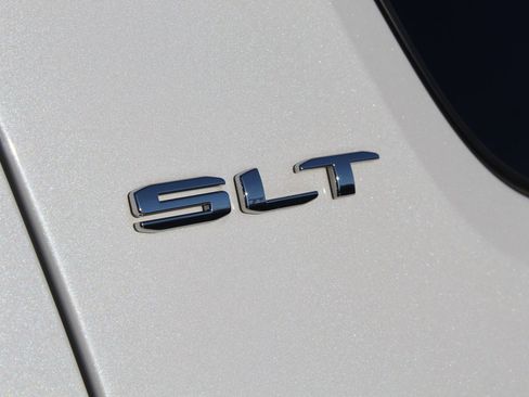 Used 2020 GMC Acadia SLT image 30