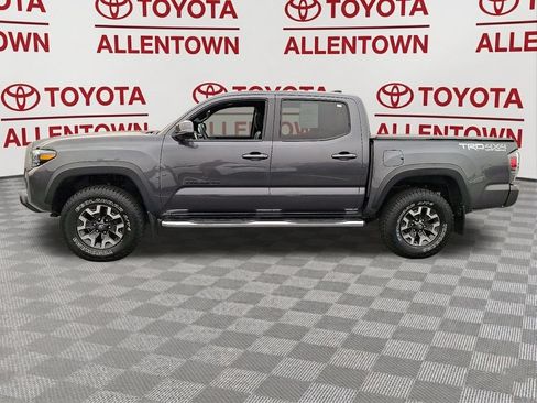 Used 2022 Toyota Tacoma TRD Off-Road w/ TRD Premium Off Road Package AWD/4WD image 4